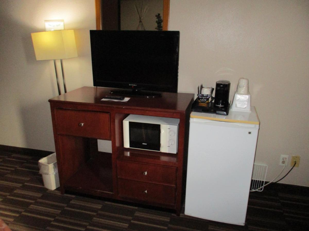 ซูเปอร์ 8 บาย วินด์แฮม เมดิสัน Hotel Madison ภายนอก รูปภาพ