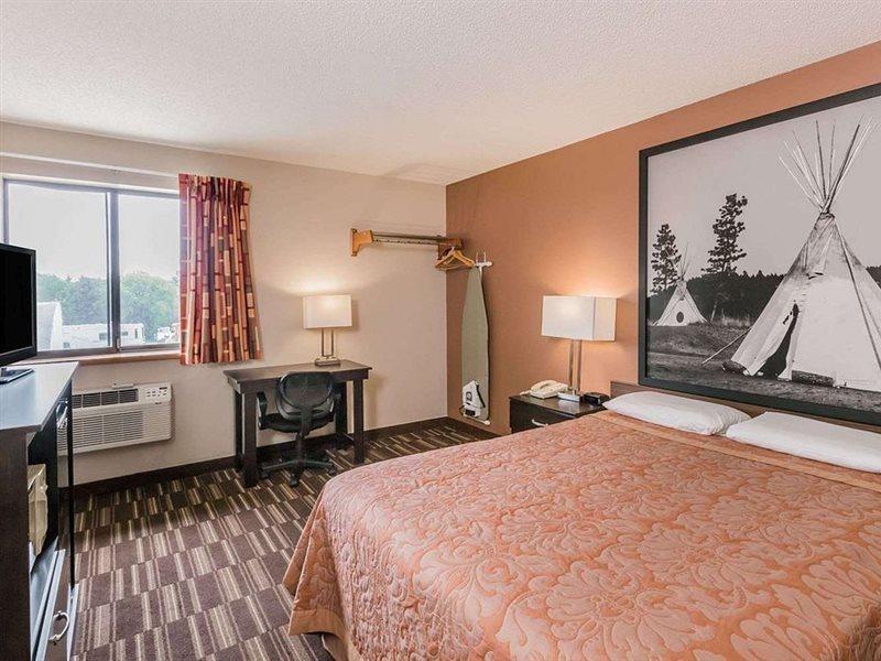 ซูเปอร์ 8 บาย วินด์แฮม เมดิสัน Hotel Madison ภายนอก รูปภาพ