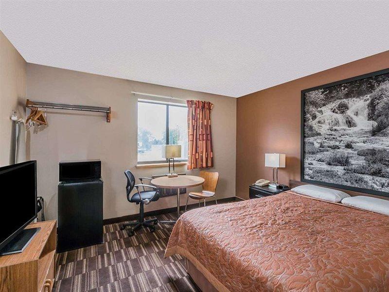 ซูเปอร์ 8 บาย วินด์แฮม เมดิสัน Hotel Madison ภายนอก รูปภาพ