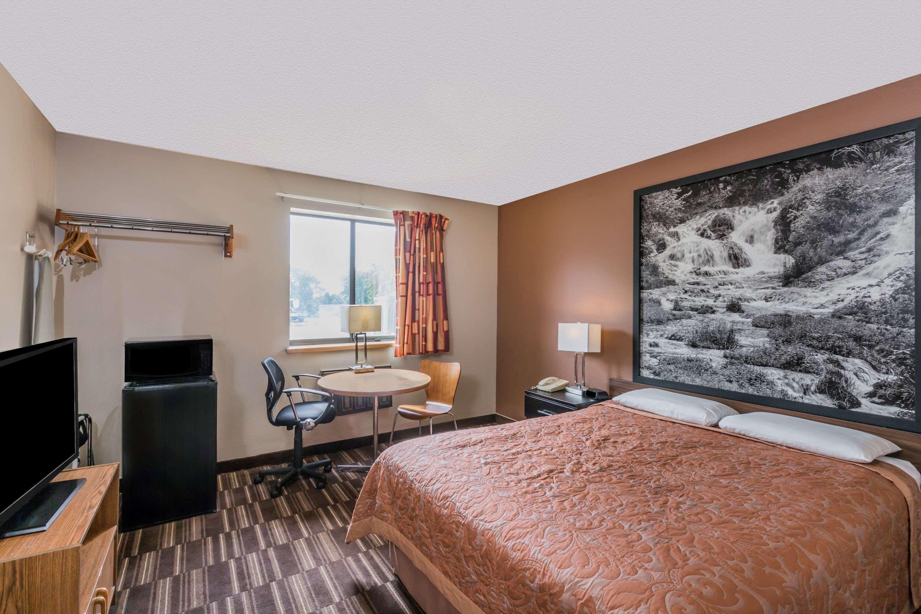 ซูเปอร์ 8 บาย วินด์แฮม เมดิสัน Hotel Madison ภายนอก รูปภาพ