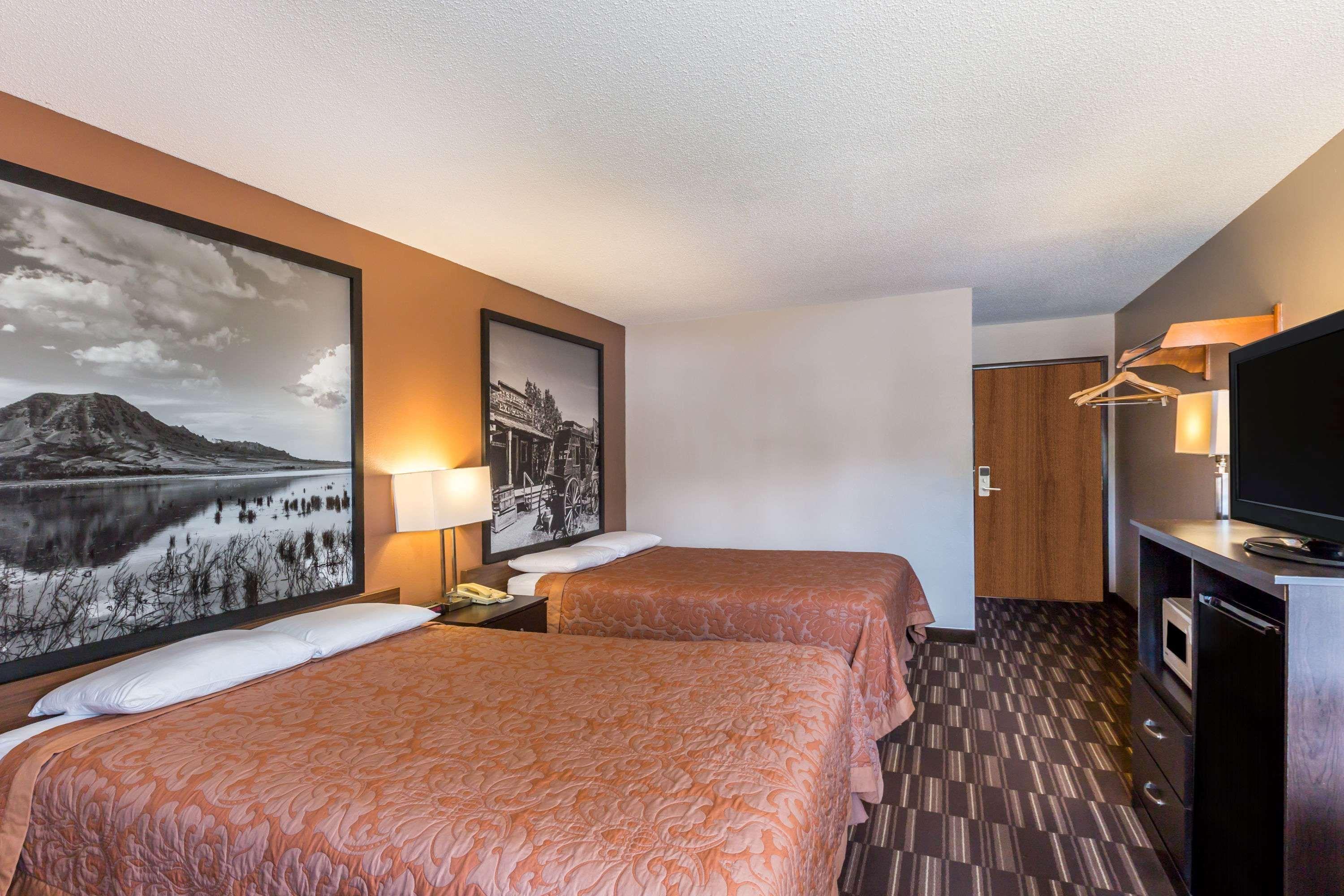 ซูเปอร์ 8 บาย วินด์แฮม เมดิสัน Hotel Madison ภายนอก รูปภาพ