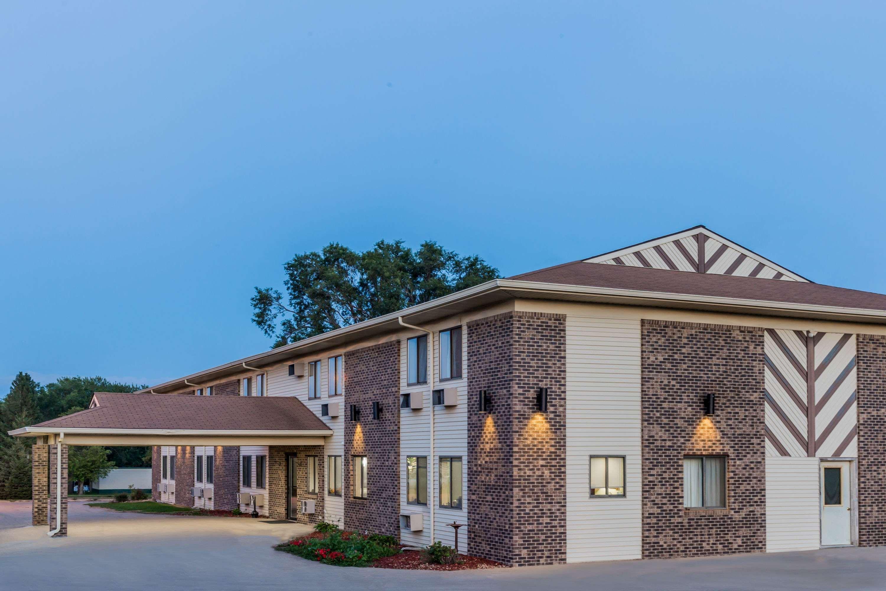 ซูเปอร์ 8 บาย วินด์แฮม เมดิสัน Hotel Madison ภายนอก รูปภาพ