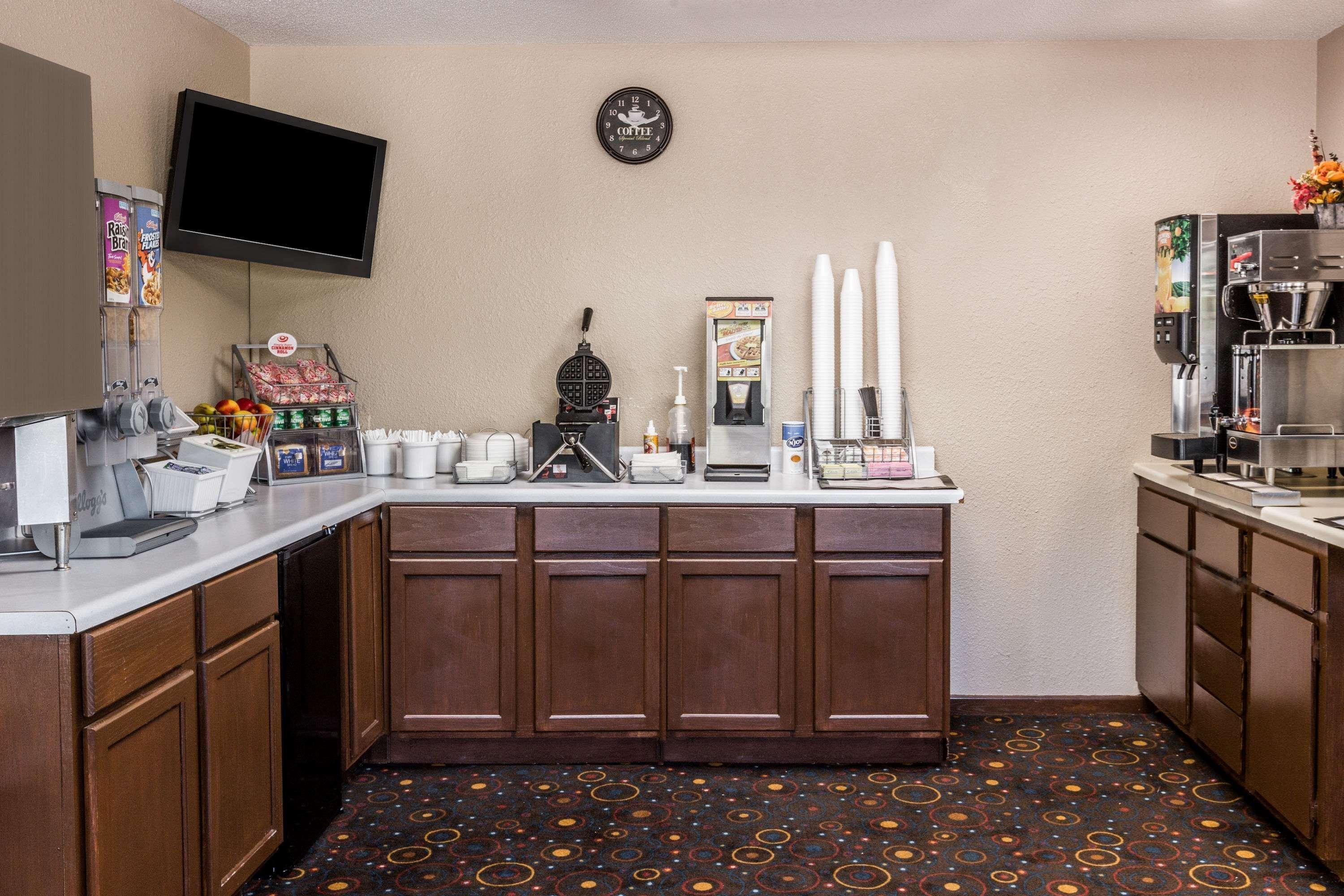 ซูเปอร์ 8 บาย วินด์แฮม เมดิสัน Hotel Madison ภายนอก รูปภาพ