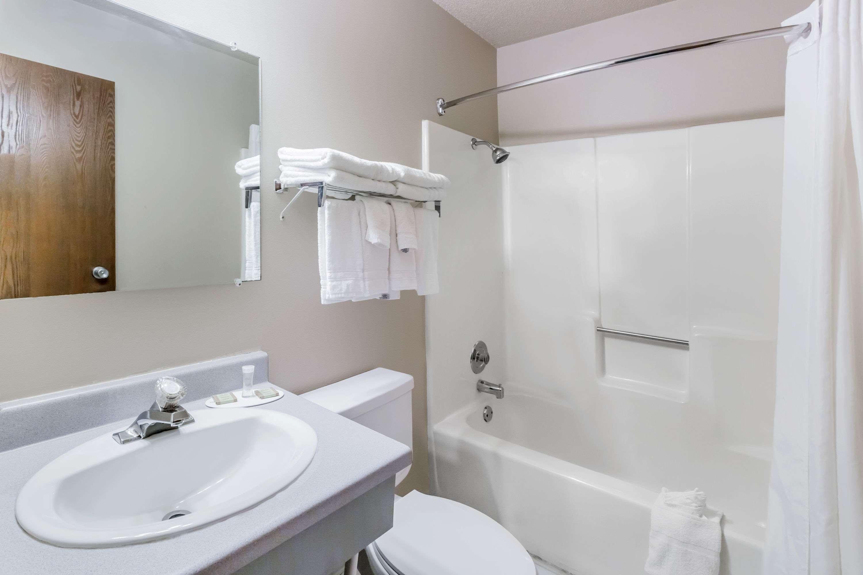 ซูเปอร์ 8 บาย วินด์แฮม เมดิสัน Hotel Madison ภายนอก รูปภาพ