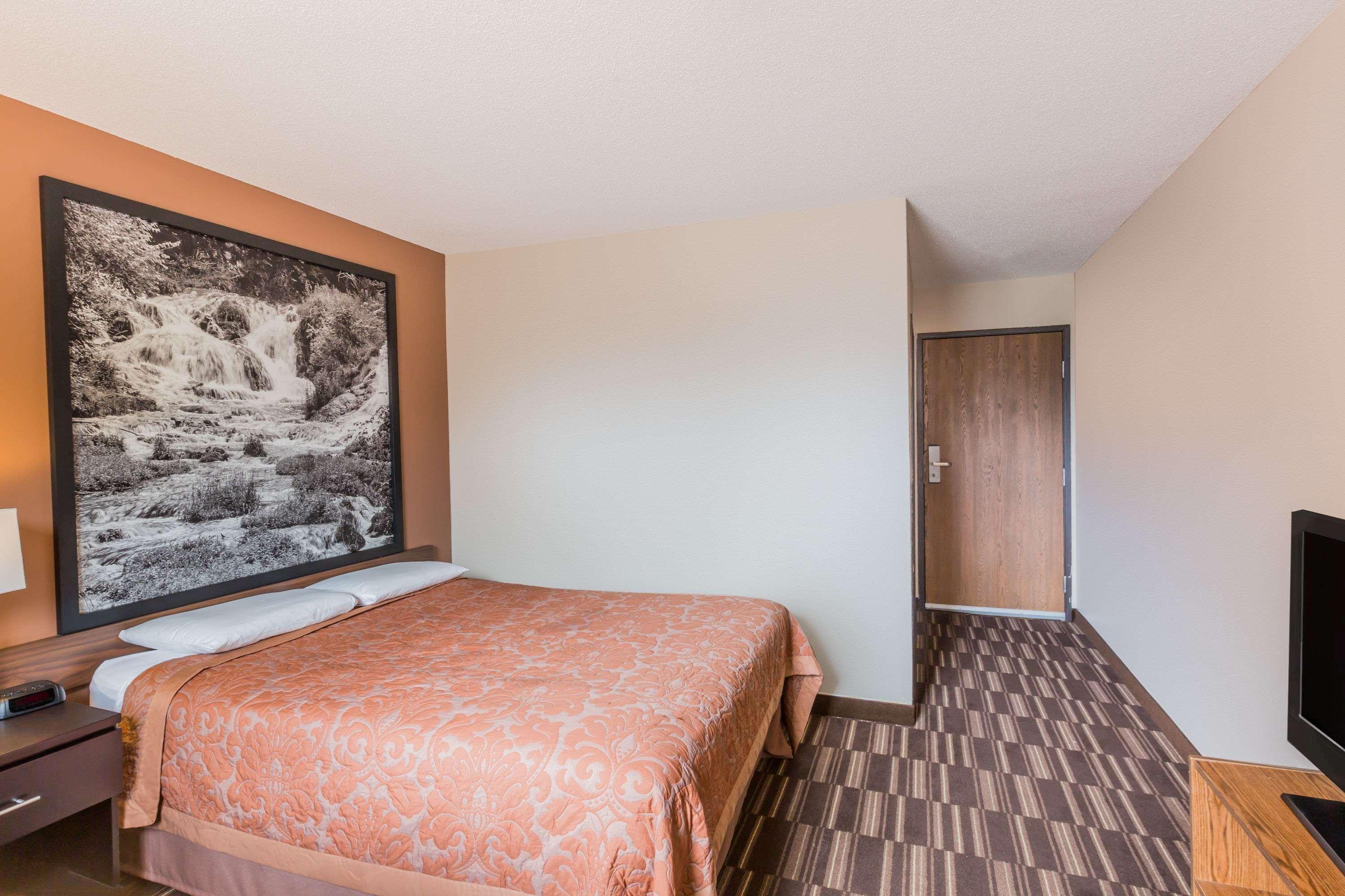 ซูเปอร์ 8 บาย วินด์แฮม เมดิสัน Hotel Madison ภายนอก รูปภาพ