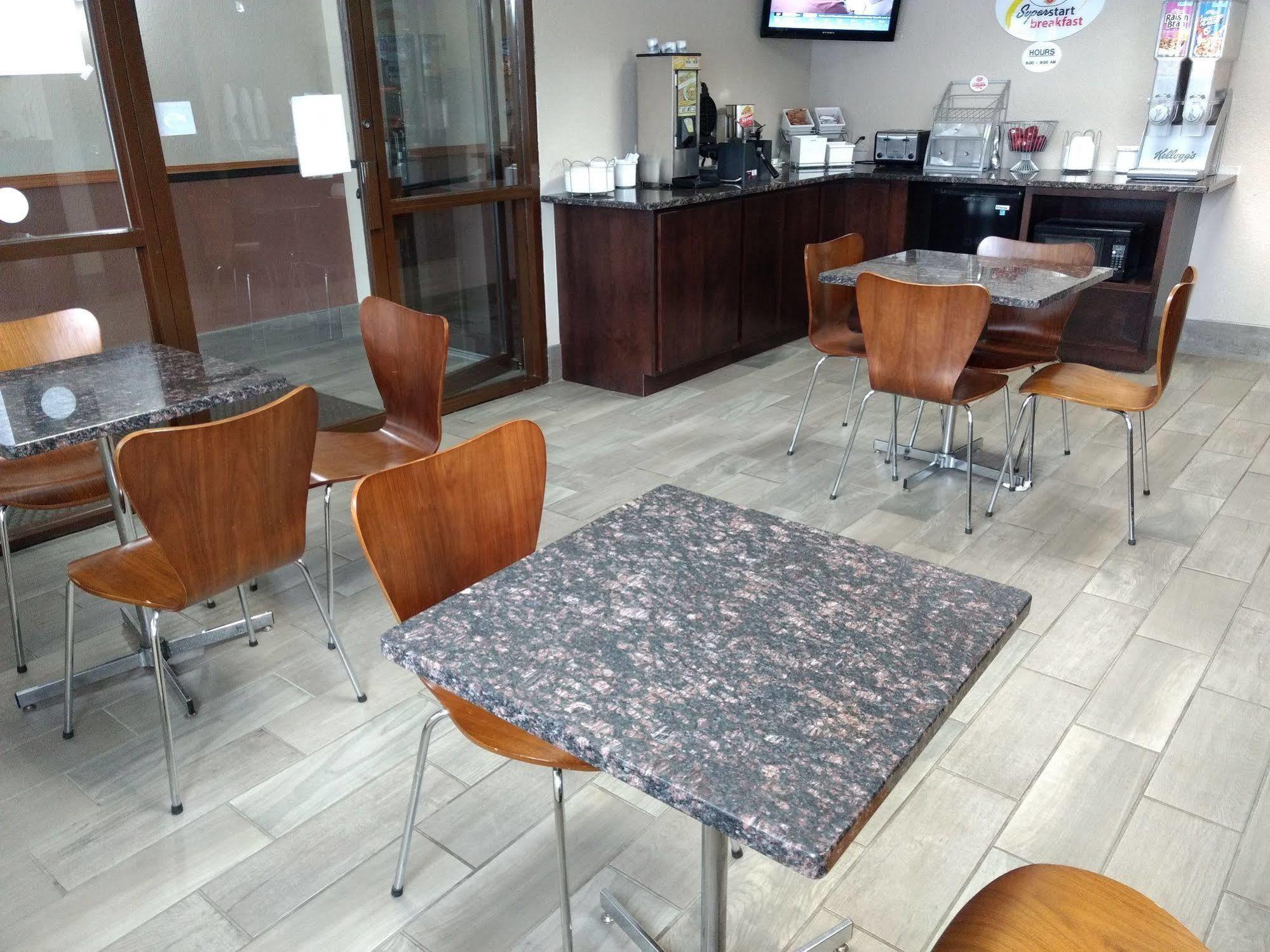 ซูเปอร์ 8 บาย วินด์แฮม เมดิสัน Hotel Madison ภายนอก รูปภาพ